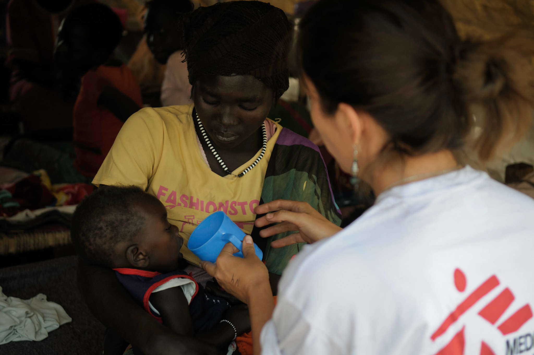 A enfermeira Natalia Bustos na clínica de MSF no acampamento de Doro. MSF alerta que a oferta de ajuda humanitária precisa ser ampliada com urgência, pois  a estação de chuvas se aproxima e os refugiados correm grande risco de ficar isolados, sem água e alimentos.