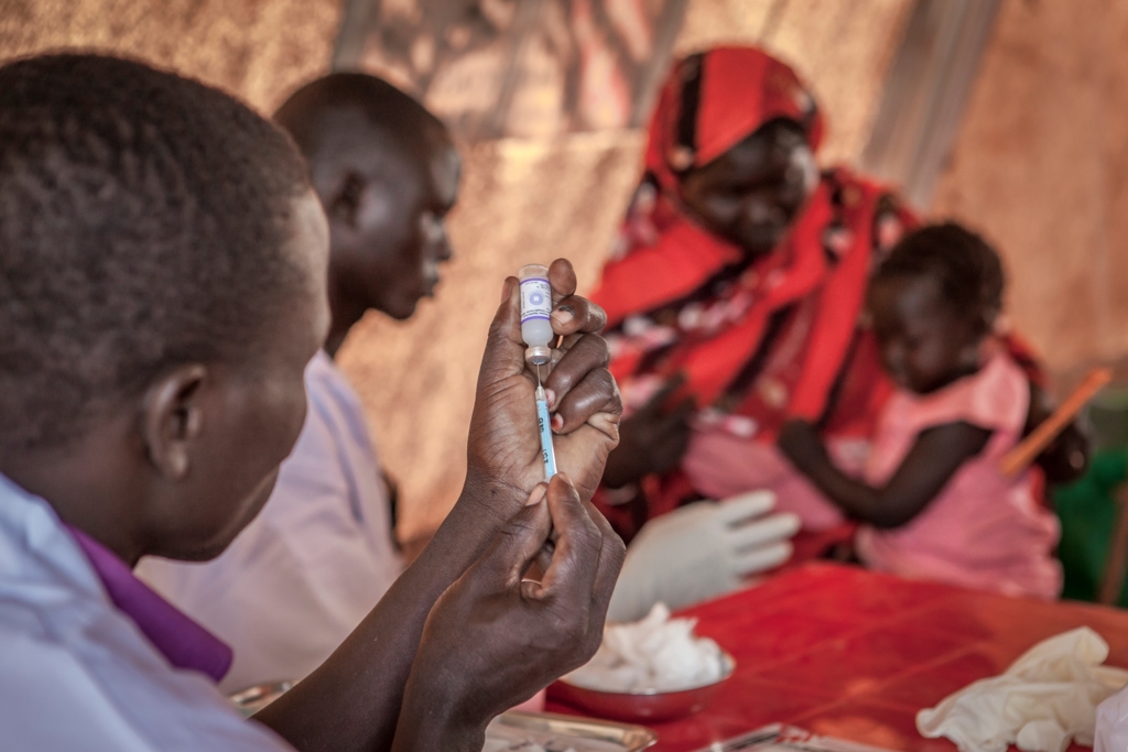 2014-07-18-Vacinacao-Uganda-MSF-MSF140075