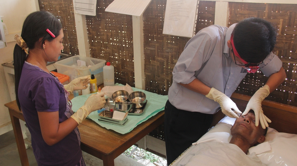 2014-07-25-mianmar-tratamento-oral-retinite-msb9125