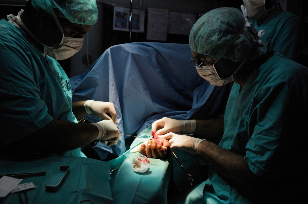 Médicos sírios arriscam tudo para salvar vidas
