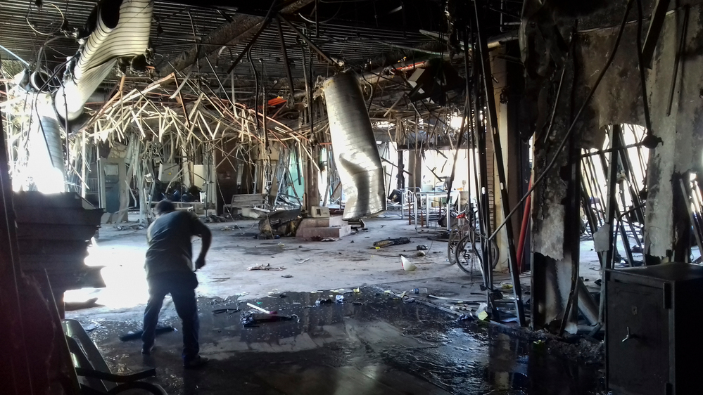 Instalação de saúde destruída pela violência em Mossul.