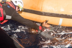 99 sobreviventes foram resgatados de naufrágio no Mediterrâneo