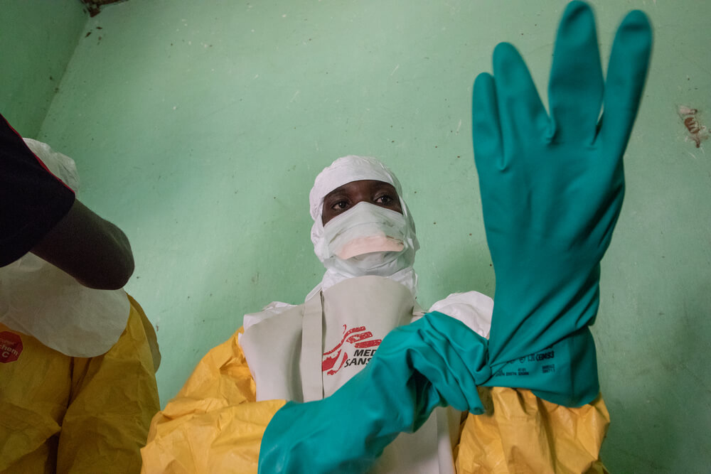Epidemia de Ebola completa 1 mês