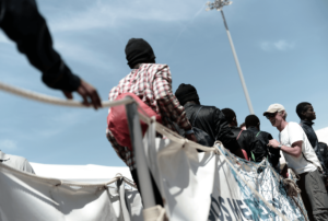 Mais de 600 pessoas resgatadas à deriva no limbo político da Europa