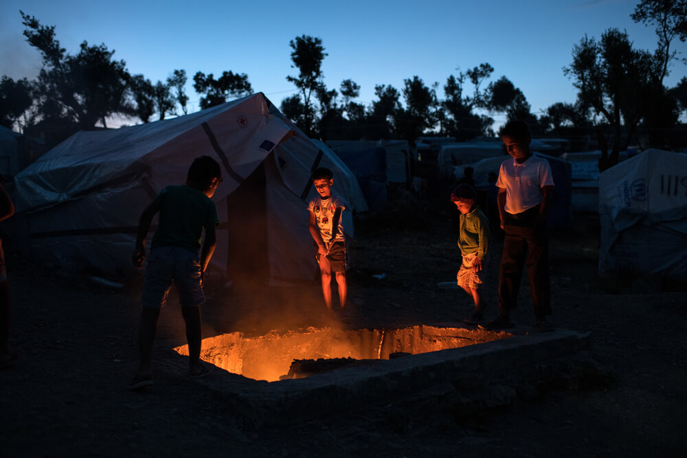 Grécia: aumentam as tentativas de suicídio e autoagressão entre crianças refugiadas no campo de Moria
