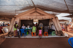 Clínica de MSF no campo de refugiados Cacanda em Angola, próximo à fronteira com a República Democrática do Congo, em julho de 2017. (Foto: Bruno Fonseca)