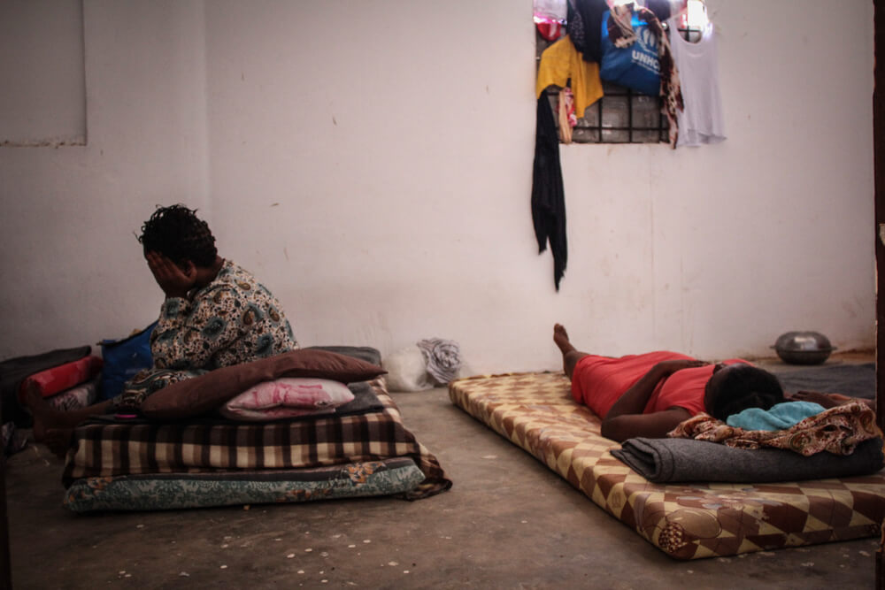 Líbia: refugiados e migrantes presos em Trípoli são feridos em tiroteio