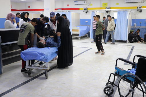 Foto de Vários Médicos Trabalhando Em Uma Sala De Emergência