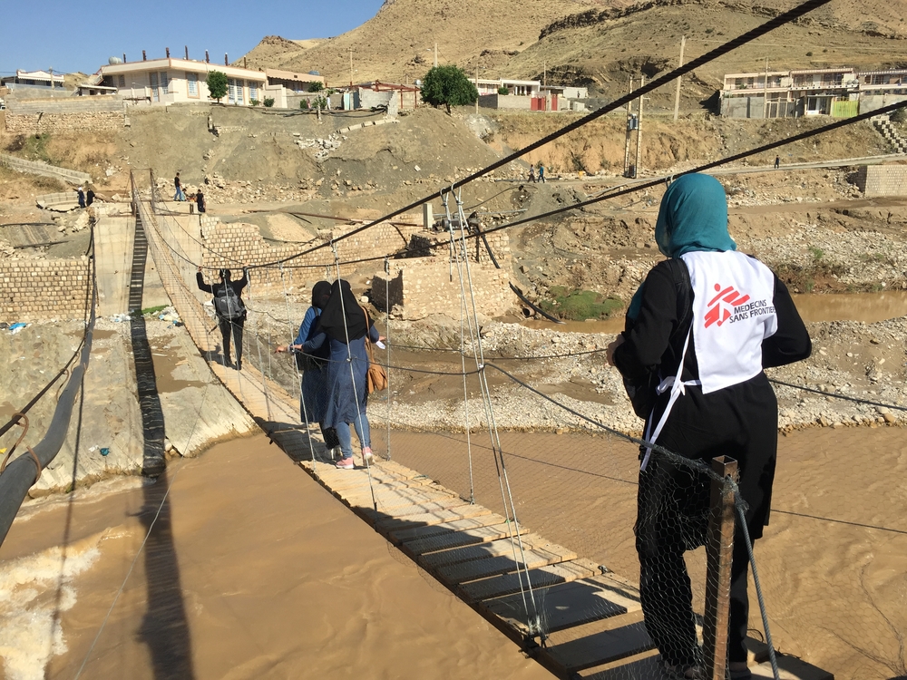 Oferecendo cuidados de saúde a pessoas vulneráveis em Lorestan após enchentes no Irã