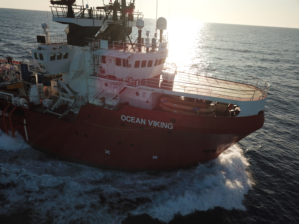 Sobreviventes resgatados pelo Ocean Viking poderão desembarcar em Lampedusa