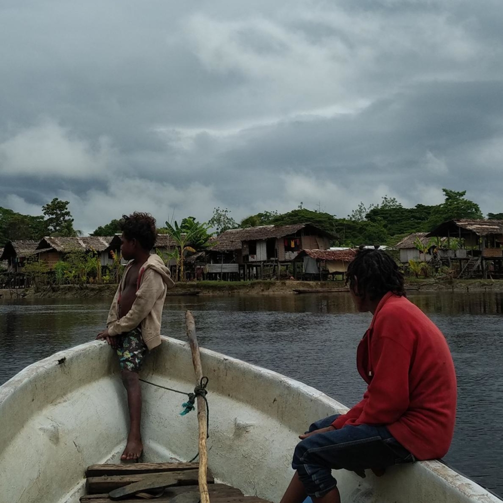 Papua-Nova Guiné: levando a cura pelo curso das águas