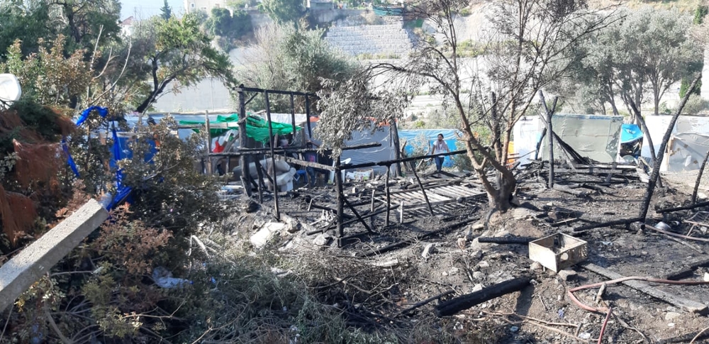 Incêndio atinge campo de refugiados de Vathy, na ilha de Samos