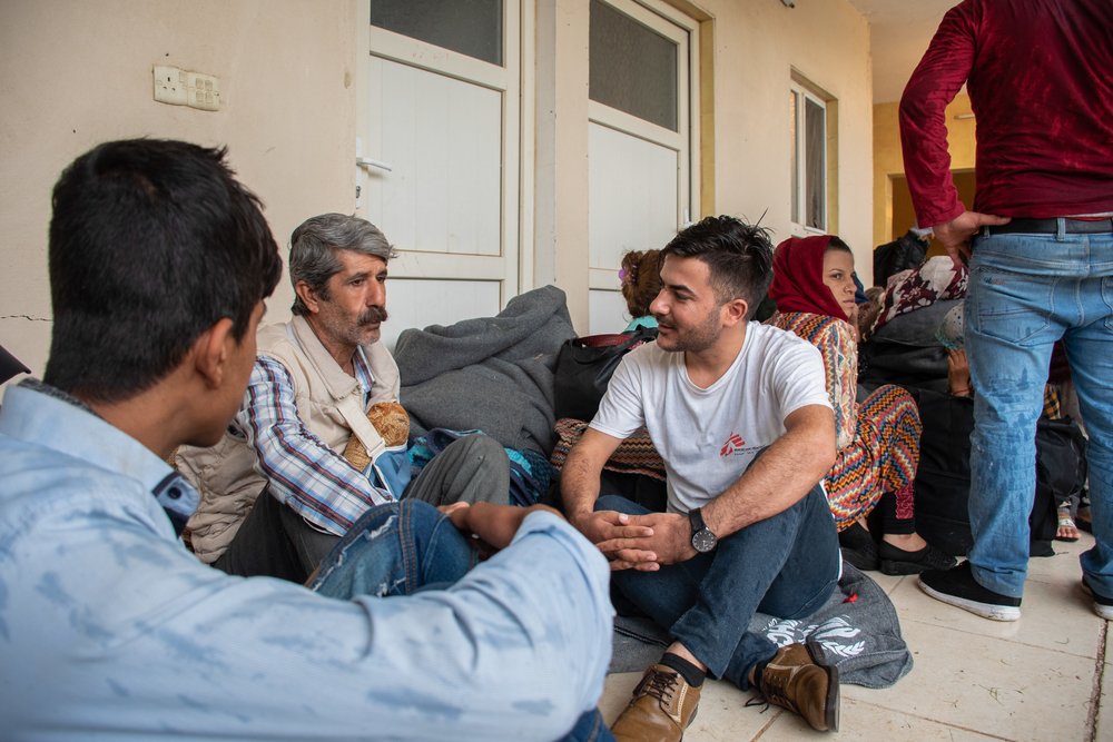 Ex-refugiados ajudando novos refugiados no Iraque