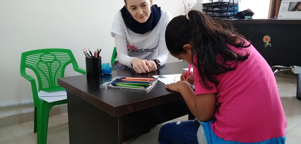"Imagine um lugar seguro": o trabalho de uma psicóloga com crianças refugiadas