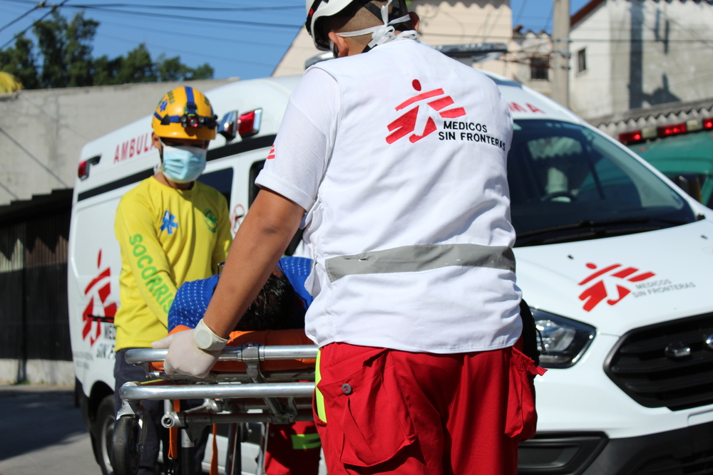 MSF realiza serviço de ambulância em Ilopango, El Salvador