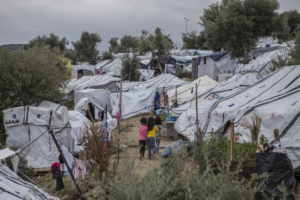Incêndio atinge o campo de refugiados de Moria, na Grécia, e deixa uma criança morta