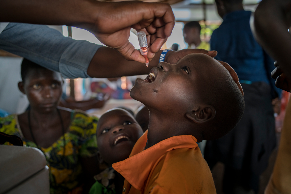Uma escolha impossível: o equilíbrio entre imunização infantil e a preparação para a COVID-19