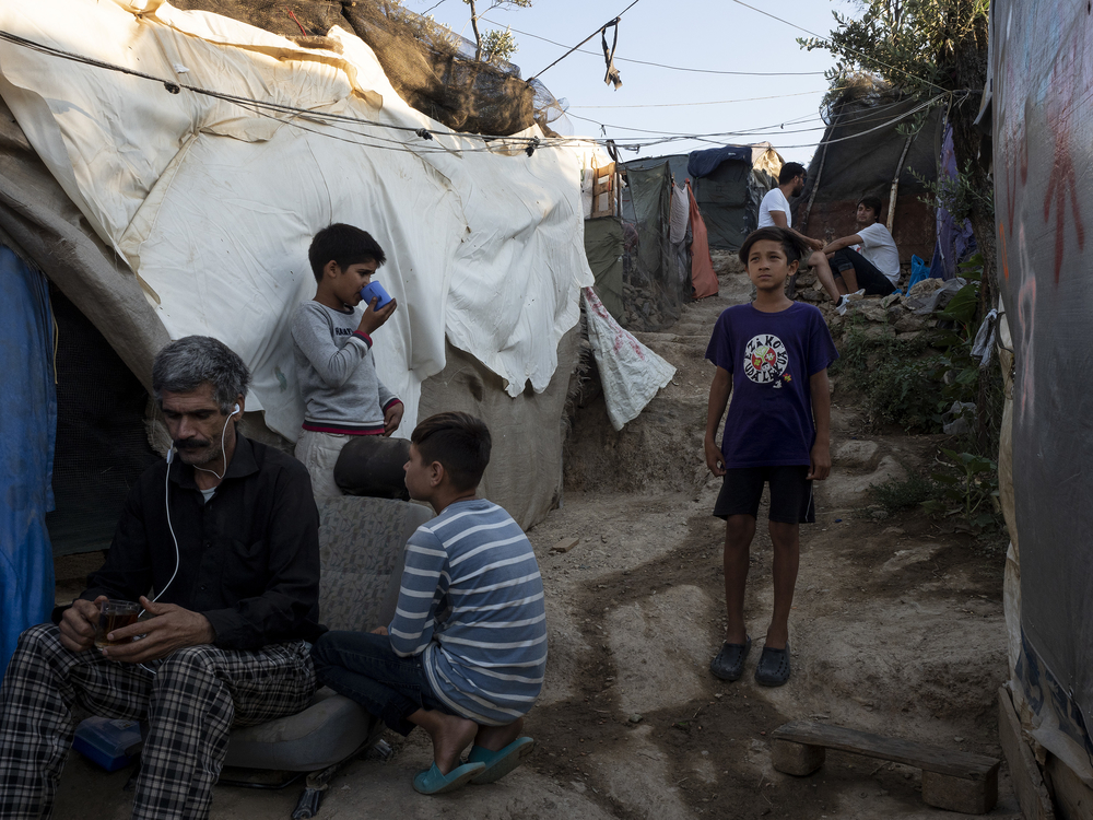 Migrantes seguem confinados nas ilhas gregas, mesmo sem casos de COVID-19 nos campos