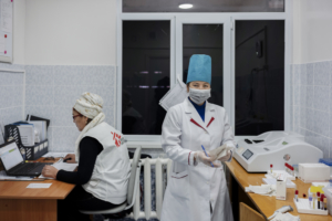 Ameaça da COVID-19 pressiona sistema de saúde do Quirguistão
