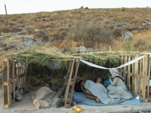 MSF reitera apelo para que migrantes sejam transferidos dos campos nas ilhas gregas