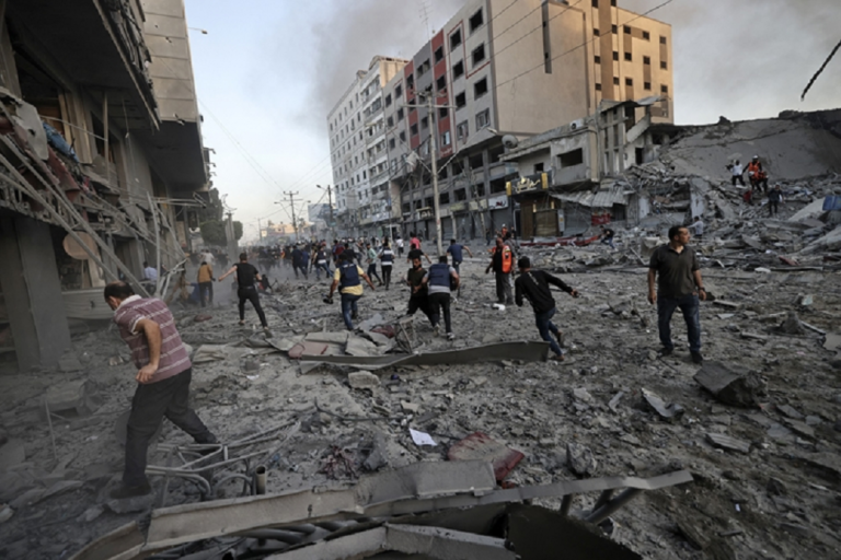 Gaza: "Os ataques são constantes, dia e noite, nunca param. O que vivemos é assustador”