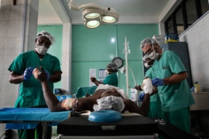 Milhares de pessoas estão sem acesso a cuidados de saúde no noroeste de Camarões após o governo suspender as atividades de MSF