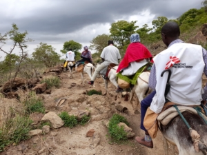 Vacinação urgente contra o sarampo e campanha de tratamento em Jebel Marra, Darfur do Sul