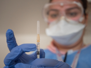 Para MSF, veto parcial à suspensão de patentes prejudica combate à pandemia