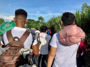 Deportações em massa e políticas de asilo fracassadas deixam dezenas de milhares de migrantes presos e em perigo ao longo das cidades fronteiriças do México