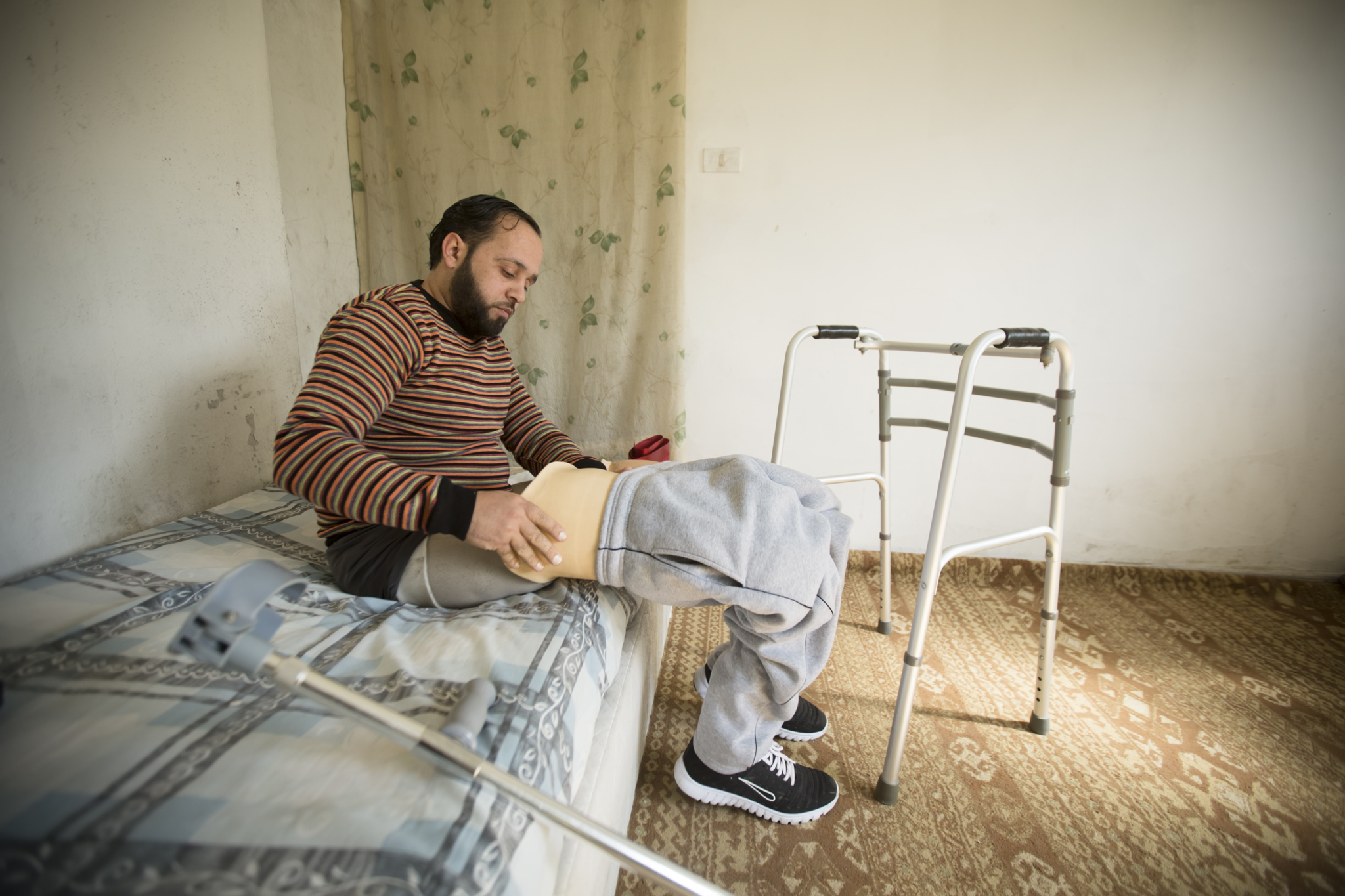 Depois de um longo período de tratamento no hospital, fui para casa. Lembro de momentos bons e outros nem tanto, como os que eu sentia como se ainda não tivesse perdido minhas pernas. Os bons momentos foram a primeira vez que saí, andei e pude depender unicamente de mim mesmo, coisa que não fazia há sete ou oito meses.