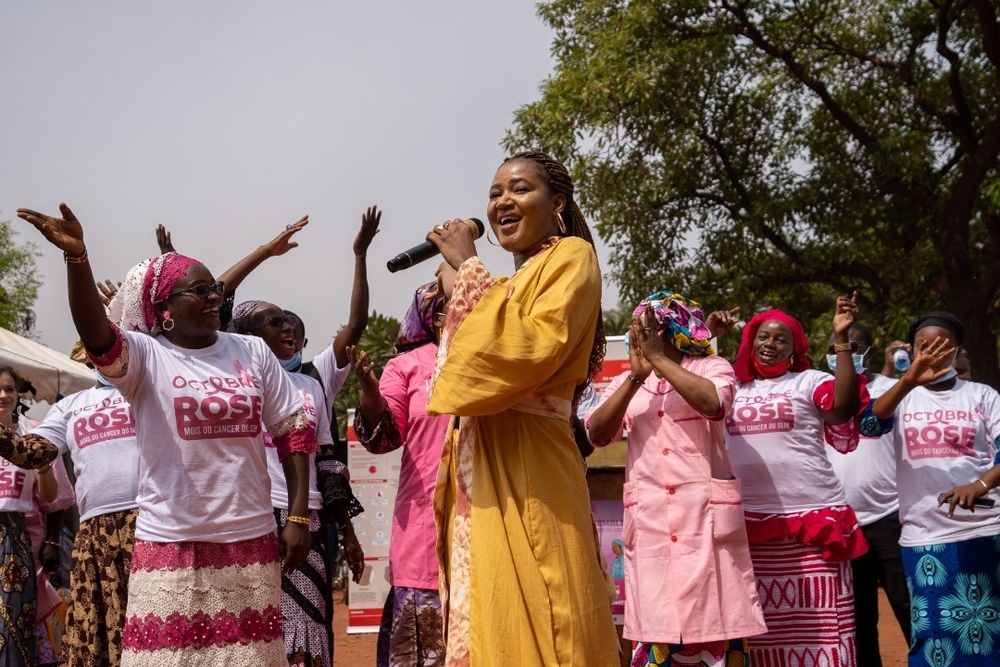 Outubro Rosa: aumentando a conscientização sobre o rastreamento do câncer de mama no Mali