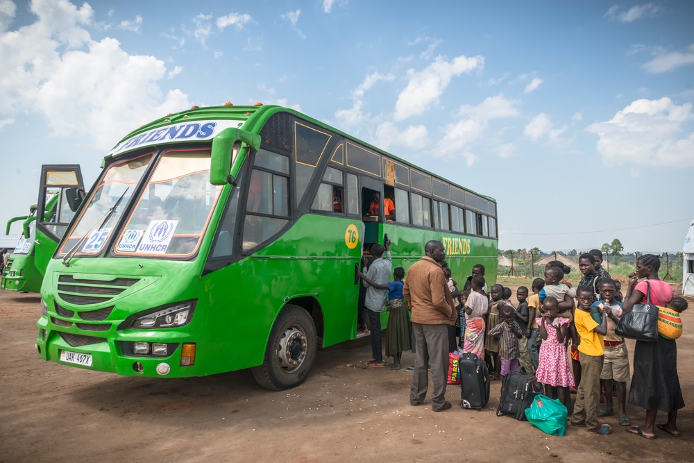 Na segunda metade de 2016, cerca de 600 mil refugiados do Sudão do Sul chegaram a Uganda em busca de proteção. Os primeiros refugiados escaparam do país após os confrontos entre o Exército Popular de Libertação do Sudão (SPLA) e o Exército de Libertação do Povo do Sudão em Oposição (SPLA-IO), que assolaram a cidade de Juba em julho.