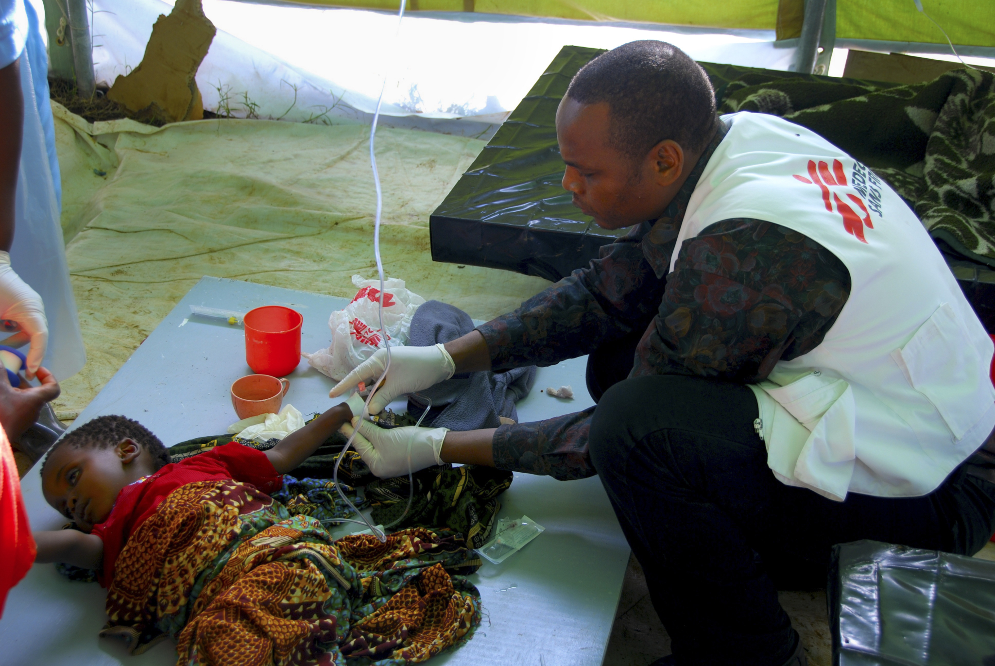 Desde o início do surto de cólera no Zimbábue, as equipes de Médicos Sem Fronteiras já trataram mais de 45 mil pessoas, 75% dos casos estimados da doença. Foto: Benoit Loop