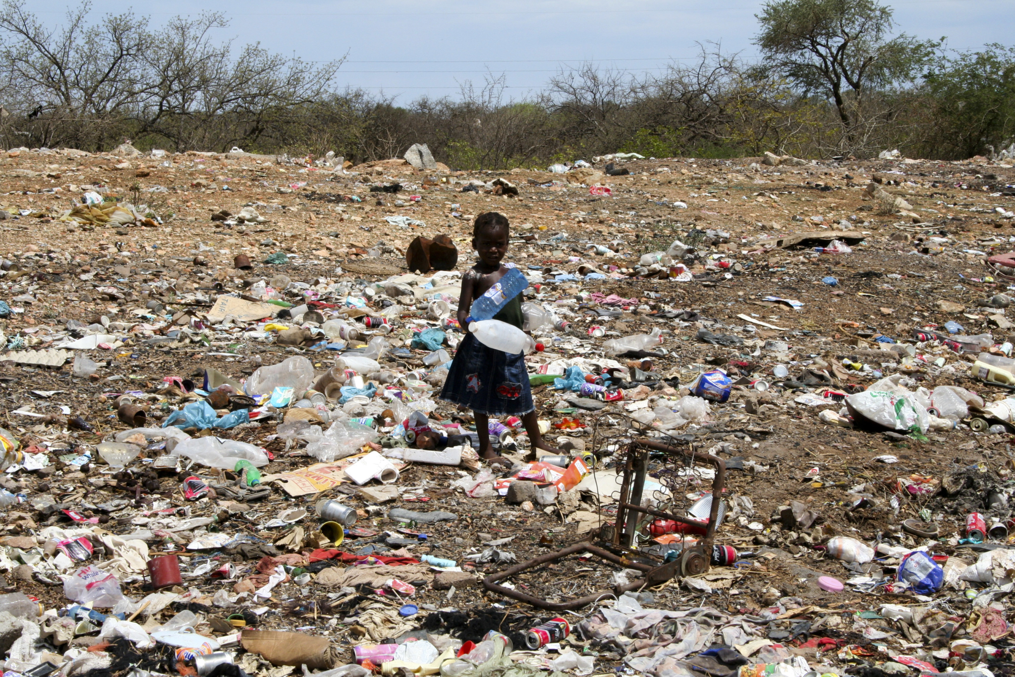 As péssimas condições de saneamento e tratamento de água no Zimbábue facilitam a disseminação da bactéria transmissora da cólera. Foto: Joanna Stavropoulou
