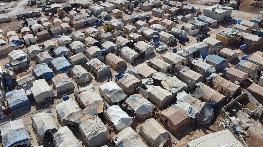 As tendas dos deslocados internos se estendem por um acampamento no noroeste da Síria, no qual as condições de vida muito precárias e a falta de água potável representam sérios riscos à saúde. Síria, setembro de 2021.