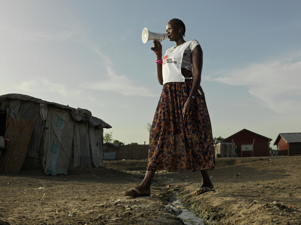 Debora Nyabol Gai is an MSF health promoter, helping to mobilise community members in Bentiu IDP camp to get vaccinated against hepatitis E. 

"People have an idea about hepatitis E because we did mobilisation activities before the vaccination. So when the vaccines were brought here, everyone show up for vaccination", said Debora.