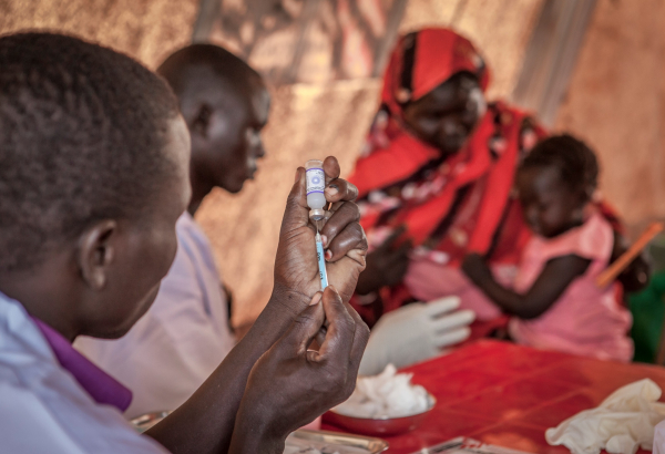2014-07-18-Vacinacao-Uganda-MSF-MSF140075