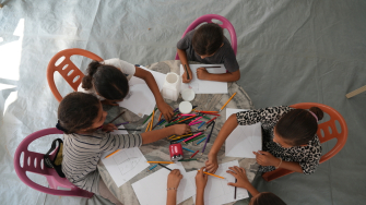Sesssão organizada por MSF, com jogos e entretenimento para crianças, no Posto Médico Avançado Al Zaytoun, na Cidade de Gaza. Palestina, agosto de 2026. ©Nour Alsaqqa/MSF
