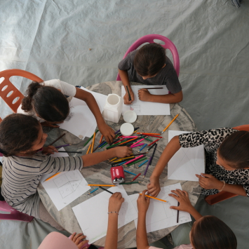 Sesssão organizada por MSF, com jogos e entretenimento para crianças, no Posto Médico Avançado Al Zaytoun, na Cidade de Gaza. Palestina, agosto de 2026. ©Nour Alsaqqa/MSF