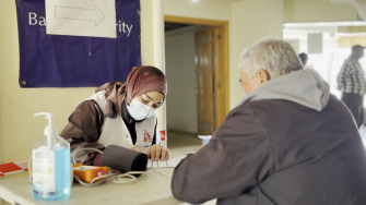 Em diversas regiões do Líbano, nossas equipes se mobilizaram para levar atendimento médico essencial às pessoas deslocadas e feridas pela guerra.©Salam Kabboul