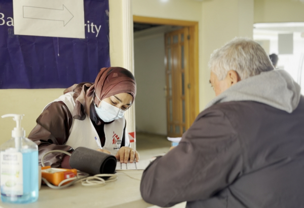 Em diversas regiões do Líbano, nossas equipes se mobilizaram para levar atendimento médico essencial às pessoas deslocadas e feridas pela guerra.©Salam Kabboul