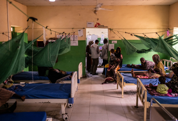 Equipes médicas fazem visitas aos pacientes no centro de nutrição terapêutica administrado por MSF no Hospital Universitário de Zalingei. ©Tadeu Andre/MSF