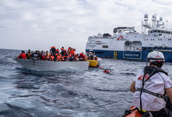 Em 16 de novembro de 2021, 99 pessoas foram resgatadas no Mar Mediterrâneo pela equipe de MSF. ©Virginie Nguyen Hoang/Collectif HUMA