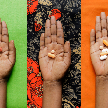 Diferentes medicamentos que uma pessoa vivendo com HIV pode tomar diariamente. © Michel Lunanga/MSF