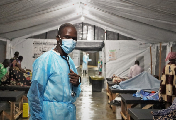 Azize Luis Tricamo, médico que atuou com MSF na resposta ao cólera na Zambézia. Foto: Martim Gray Pereira/MSF