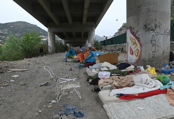 Sem assistência, migrantes vivem em locais improvisados nas ruas de Ventimiglia. Foto: Candida Lobes/MSF