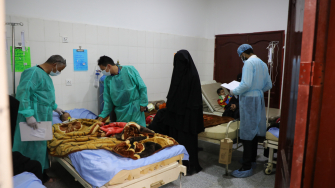 Área isolada para crianças com sarampo no Hospital Central de Rada'a, em Al Bayda. © Majd Aljunaid/MSF