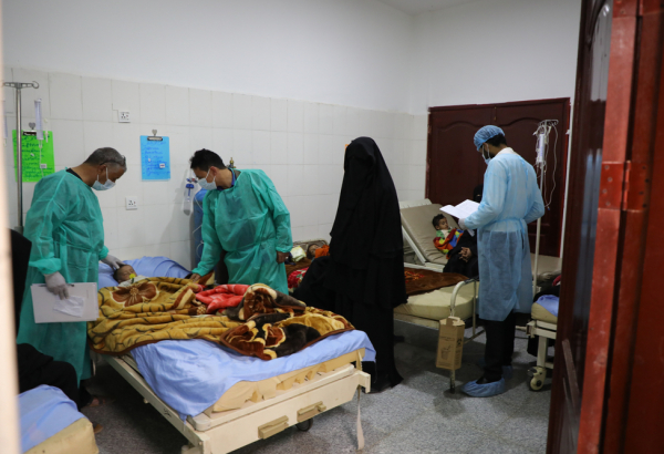 Área isolada para crianças com sarampo no Hospital Central de Rada'a, em Al Bayda. © Majd Aljunaid/MSF