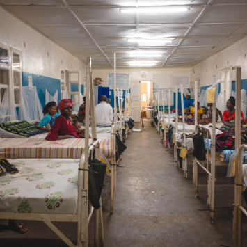 Centro de alimentação terapêutica do hospital geral de referência de Masisi, onde profissionais de MSF atuam desde 2007 em apoio ao Ministério da Saúde da RDC. © Laora Vigourt/MSF