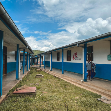 Centro de saúde de Nyabiondo, em Masisi, província de Kivu do Norte. República Democrática do Congo, setembro de 2023. © Laora Vigourt/MSF